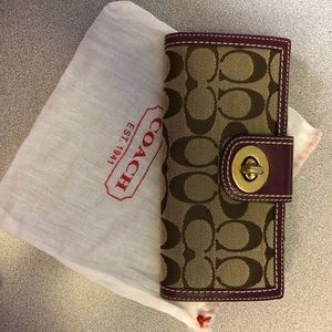 Coach wallet- like new!